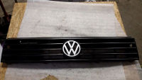 K�hlergrill Nachlackiert in schwarz aus VW Polo 86C<br>VW POLO (86C, 80) 1.0  KAT